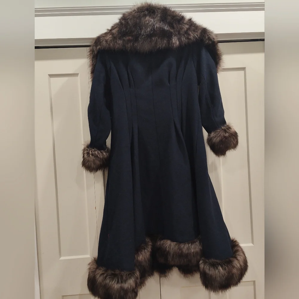 Collectif London Pearl Coat - Picture 4 of 6